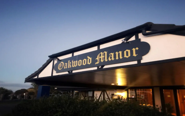 Oakwood Manor Motor Lodge