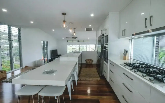 Bellevue Holiday Home Airlie Beach