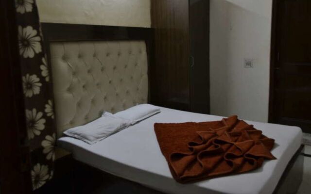Lord Krishna Hotel Dx. Inn