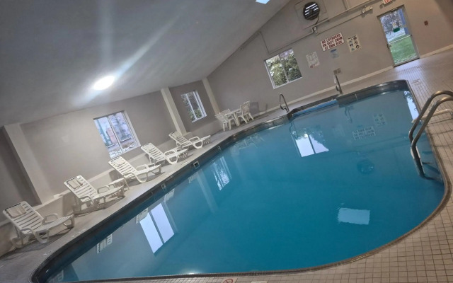 Country Inn & Suites By Radisson, Battle Creek, MI