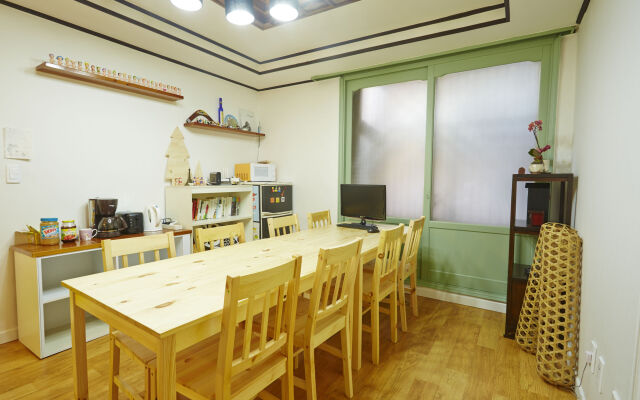 Owl Guesthouse - Hostel