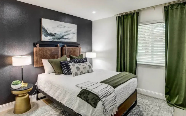 Stylish Allen Home Near Watters Creek Village