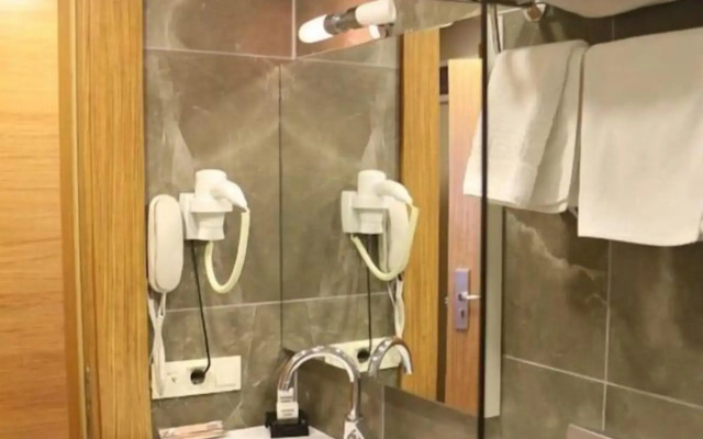 Akbak Hotel