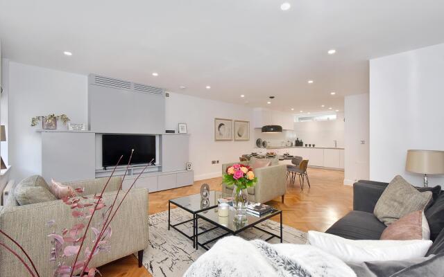 Stunning Mayfair 3 Bed £8 million Air Conditioned