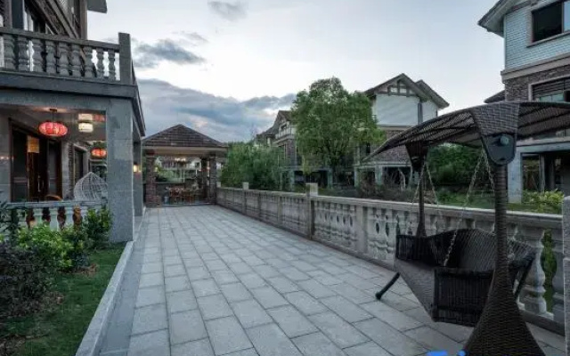 Zaishui Yifang Villa Hotel