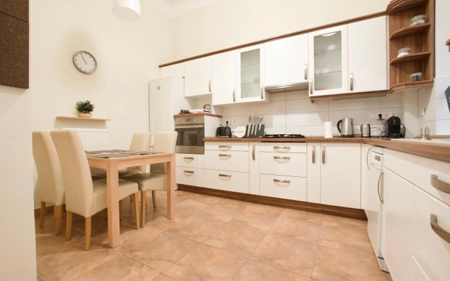 Standard Apartment by Hi5 - St. King street 16.