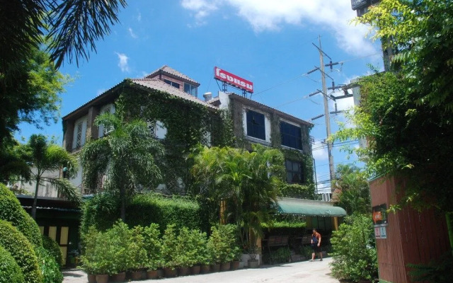 Muaklek Holiday