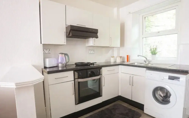 2-bed Apartment, Sleeps 6, 8-min Walk to Centre