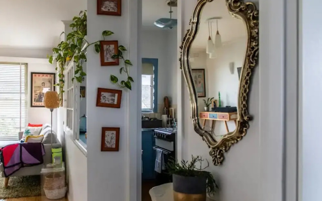Retro 1 Bedroom Apartment In Melbourne's Hawthorn