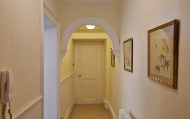 JOIVY Gorgeous Georgian Flat