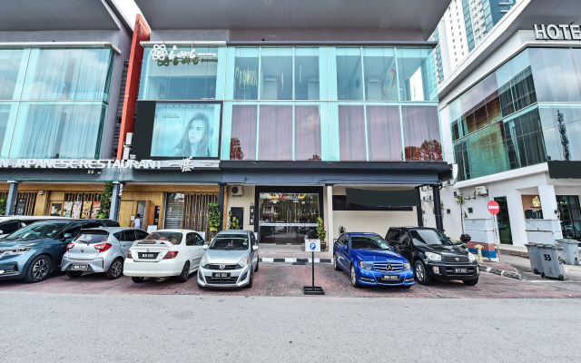 SUPER OYO 90701 Venomi Hotel