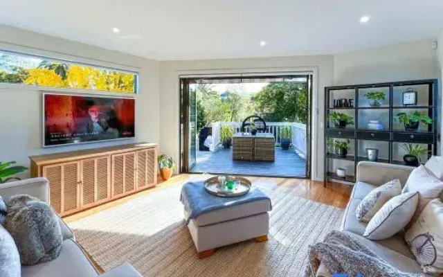 Delux Camberwell Sunny Townhouse