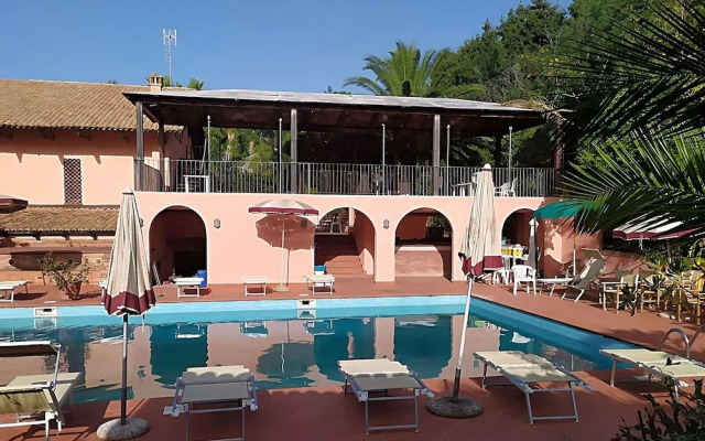Belvilla by OYO Appealing Apartment With Pool