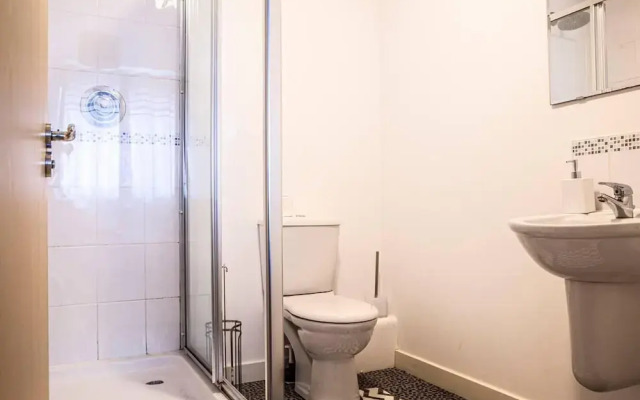 Inviting 2-bed Apartment in Wolverhampton