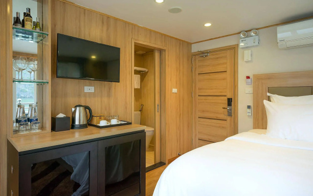 La Vela Premium Cruise - Managed by Paradise Cruises