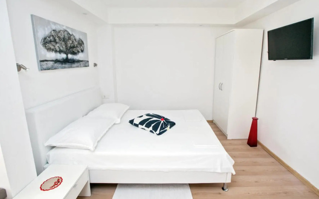 The Garden Rooms & Suites