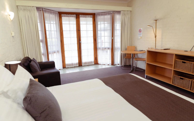 Barclay Motor Inn – Guest Rooms – Devonport