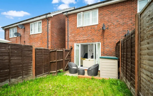 Cute Modern Mews Home in Oldbury