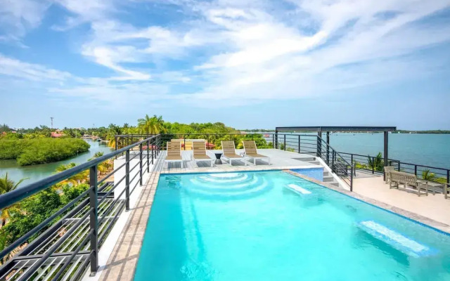 Oceanfront Sunset Gecko Condo - Second Floor 2B