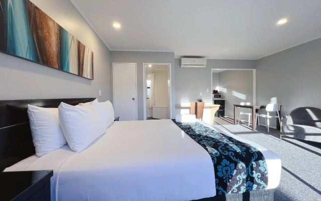 Camelot on Ulster – Guest Rooms – Hamilton