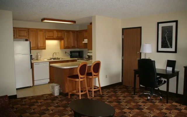 AmericInn Lodge & Suites Elkhorn