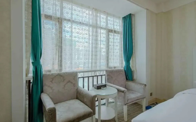 Vienna Hotel (Liuyang River Bridge Pedestrian Street)