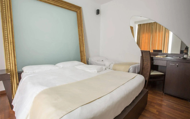 Aston Hotel