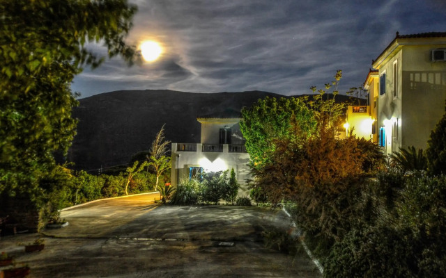 Mainades Maisonettes and Studios
