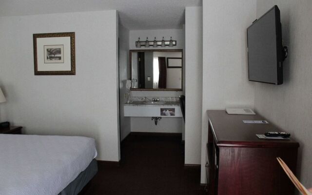 Shiretown Inn & Suites