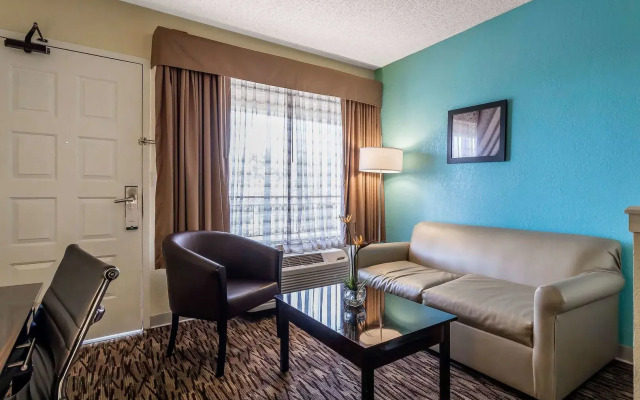 Boca Suites Deerfield Beach, SureStay Collection by BW