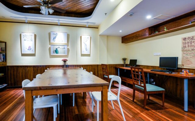 Le Tour Traveler's Rest Youth Hostel
