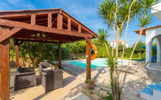 Sun Beach Villa Tria Large Private Pool Walk to Beach A C Wifi Car Not Required - 2282