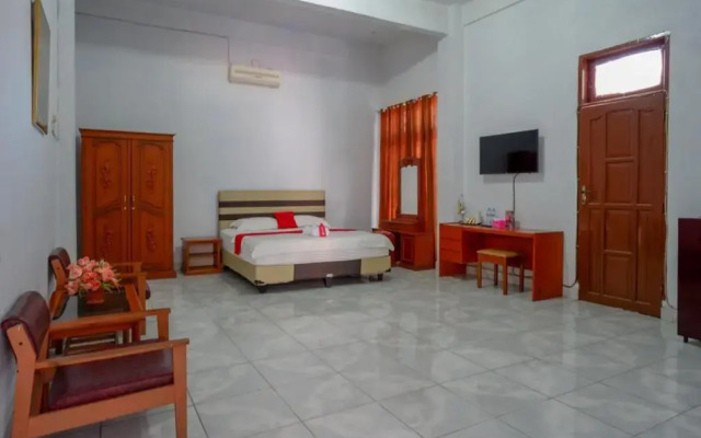 RedDoorz @ Hotel Horas Palopo