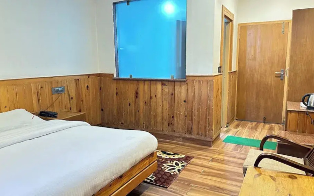 Oyo 6962 Hotel Wood Castle