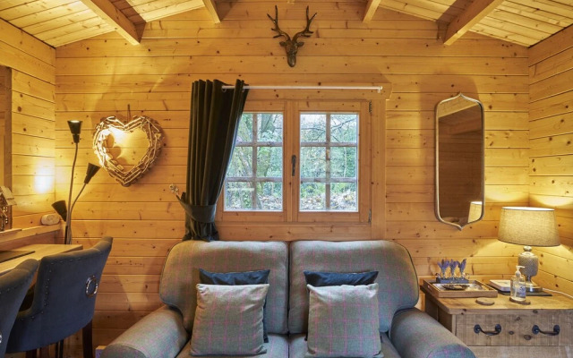 Tranquil Cabin Retreat in Carluke