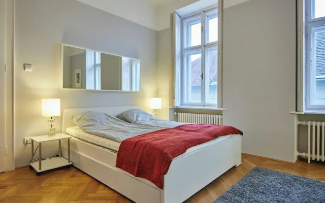 1 Bedroom Apartment Sleeps 2 -balcony -lift Access