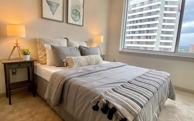 Wonderful 2BR Condo at Crystal City