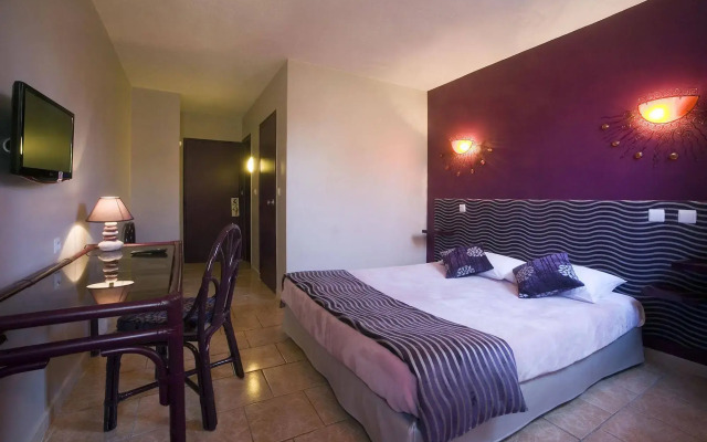Tropic Hotel