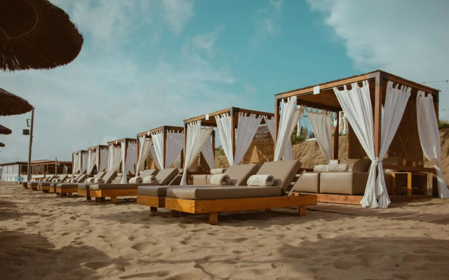 Cumeja - Beach Club & Hotel