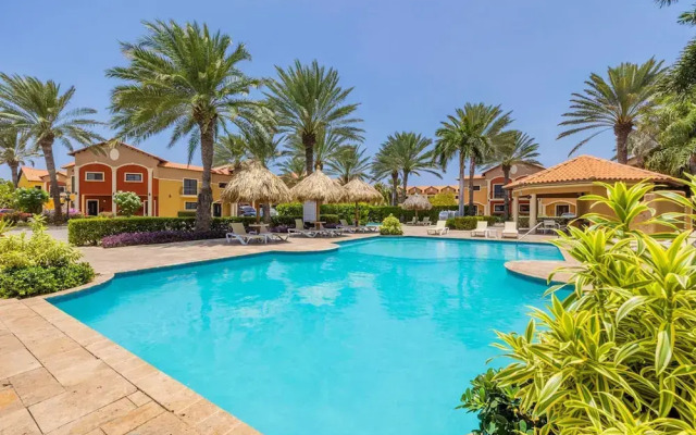 Upscale Gated Community Oasis Close to the Beach