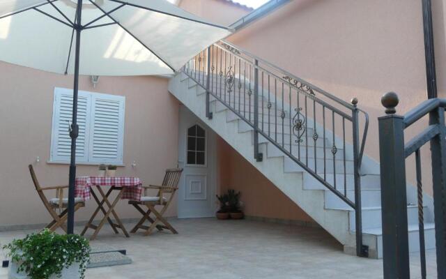 Apartments Sabioncello