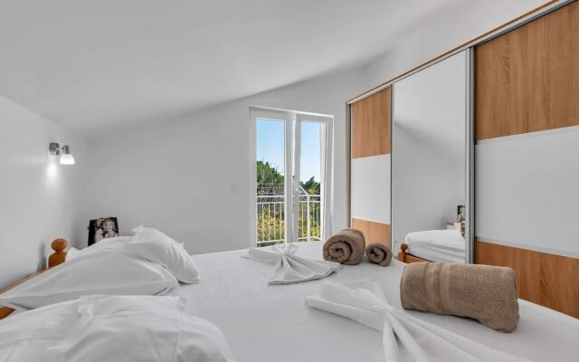 Anka - Amazing Location - A11