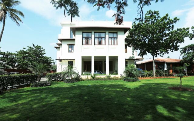 OYO 13566 Kumars The White House