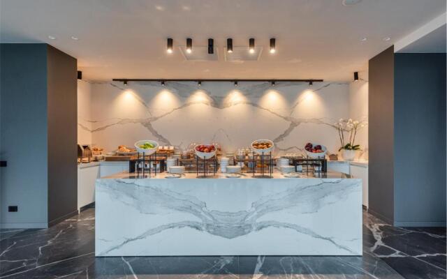 EALA My Lakeside Dream - Adults Friendly