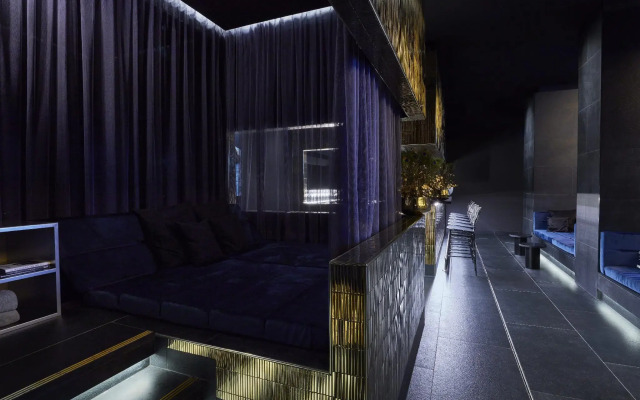 Roomers Munich, Autograph Collection