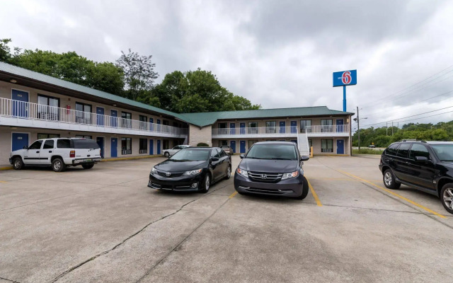 Motel 6 Attalla, AL