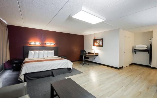 Red Roof Inn PLUS+ Boston - Woburn/ Burlington