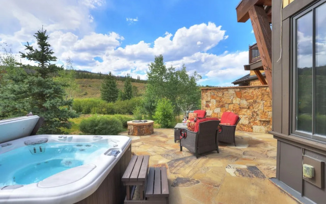 Lone Star Lodge 3 Bedroom Townhouse by RedAwning