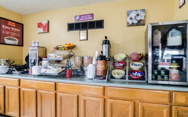 Econo Lodge Winfield