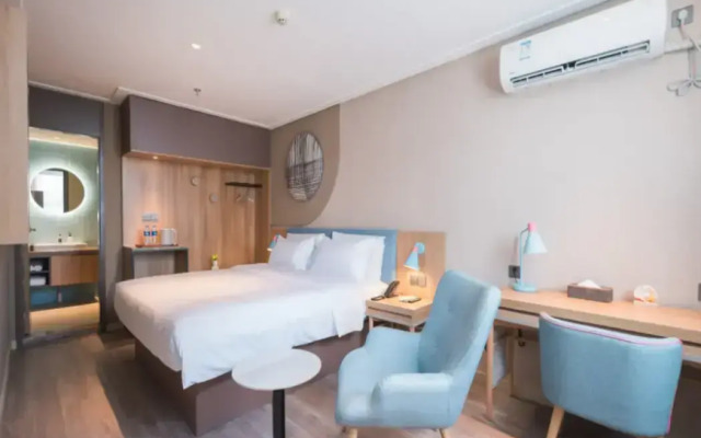 Home Inn (Chongqing Wanzhou Dianbao Road Wanda Plaza)